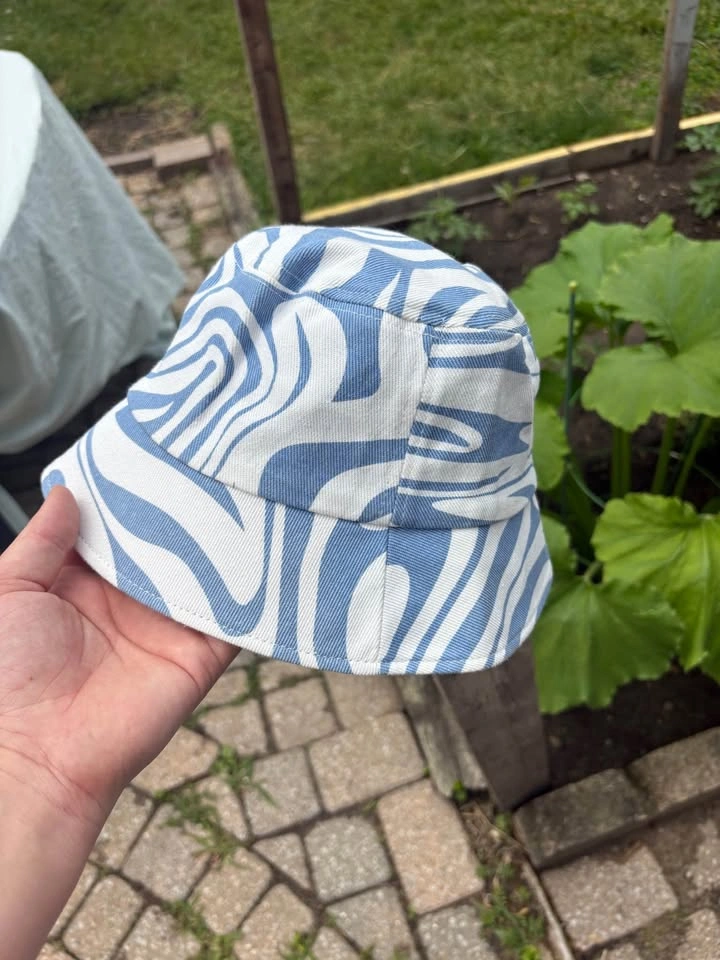 Blue and White Swirl Pattern Bucket Hat - photo 3