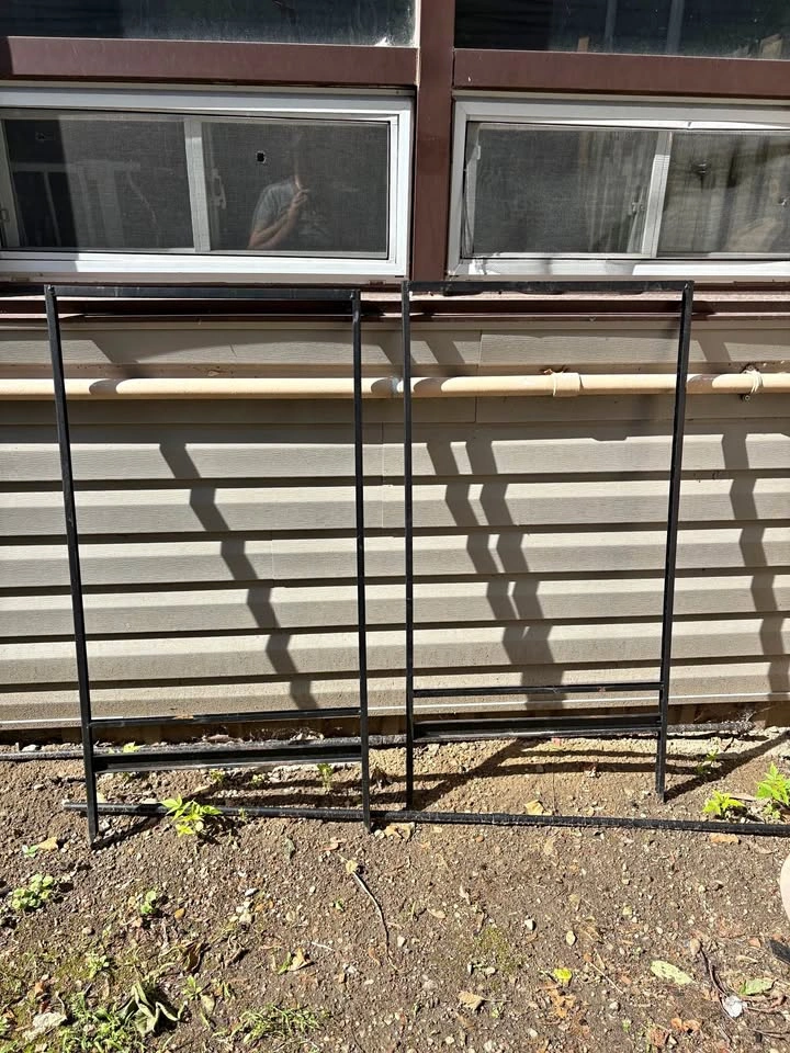 Metal sale sign frame