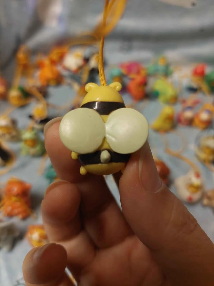 ⚽️ Peek-a-Pooh - Vintage Charm! Bumble Bee Pooh, Series 1 - photo 2