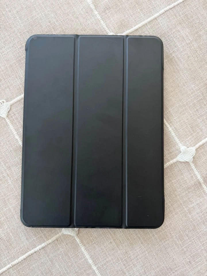 iPad Air 5th Gen with Screen Protector and Case - photo 3