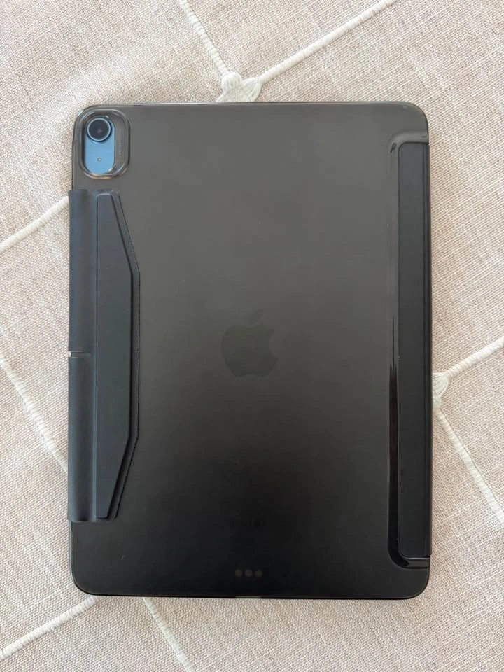 iPad Air 5th Gen with Screen Protector and Case - photo 4