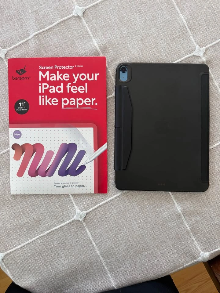 iPad Air 5th Gen with Screen Protector and Case - photo 5