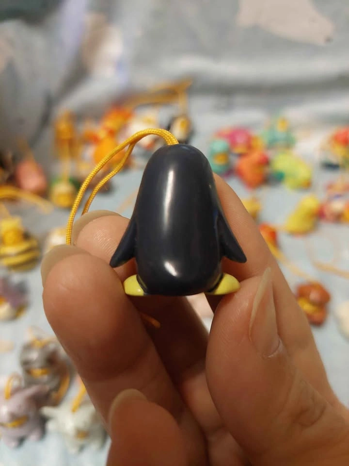 ⚽️ Peek-a-Pooh - Vintage Charm! Penguin Pooh, Series 1!! - photo 2