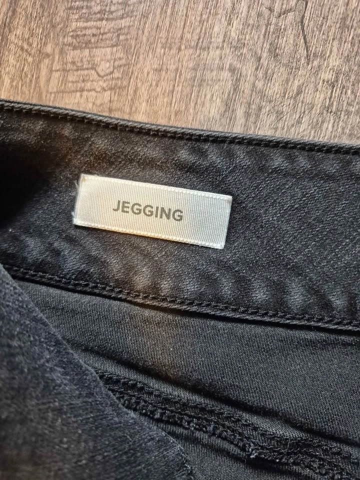 Size 22 Torrid Black Denim Jeggings and DC Jean Shorts - photo 3