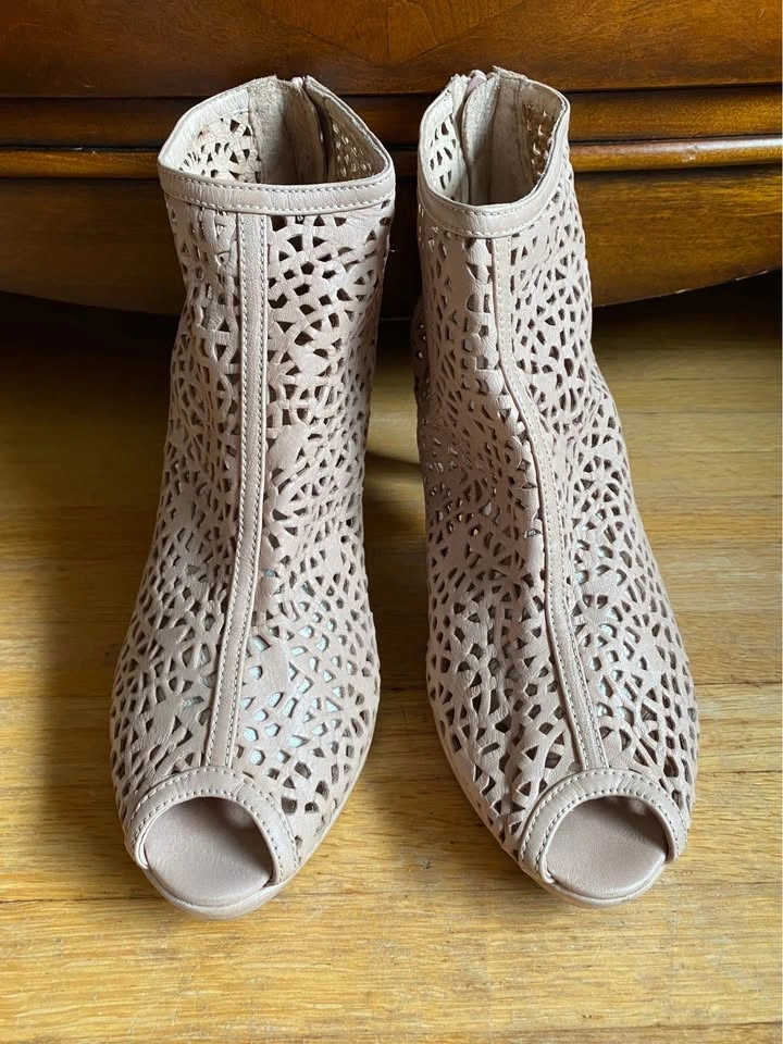 Ladies summer Light tan leather open toe booties size 9.5 - photo 2