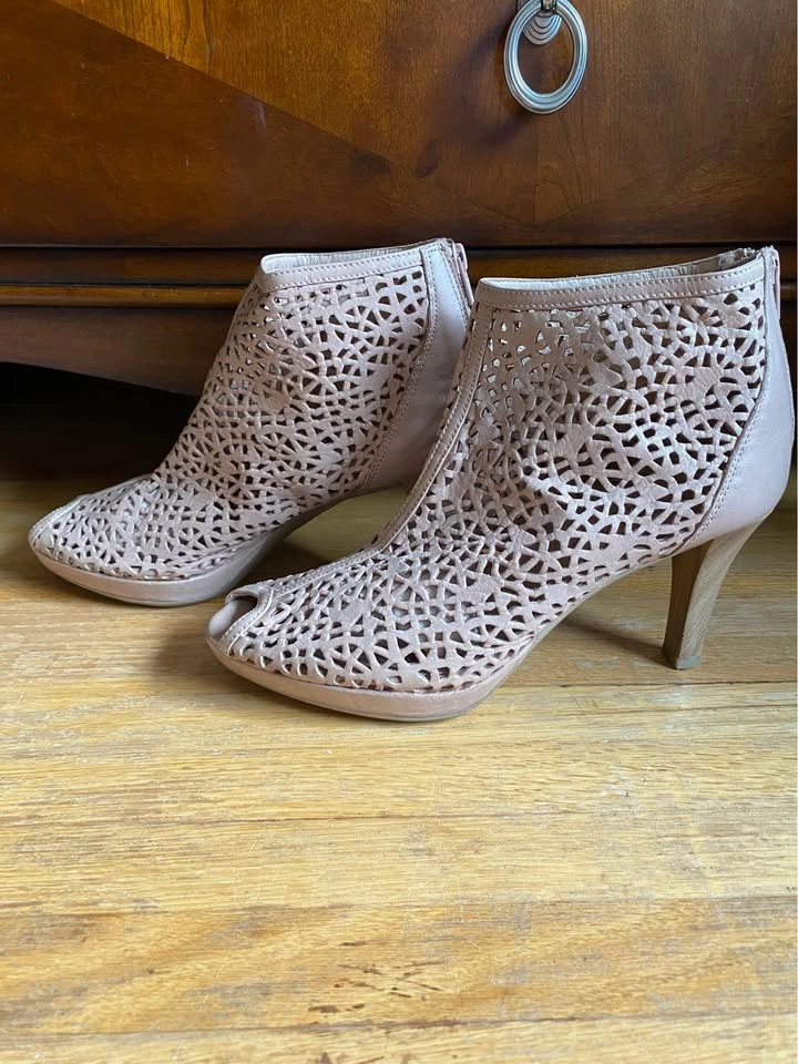 Ladies summer Light tan leather open toe booties size 9.5 - photo 3