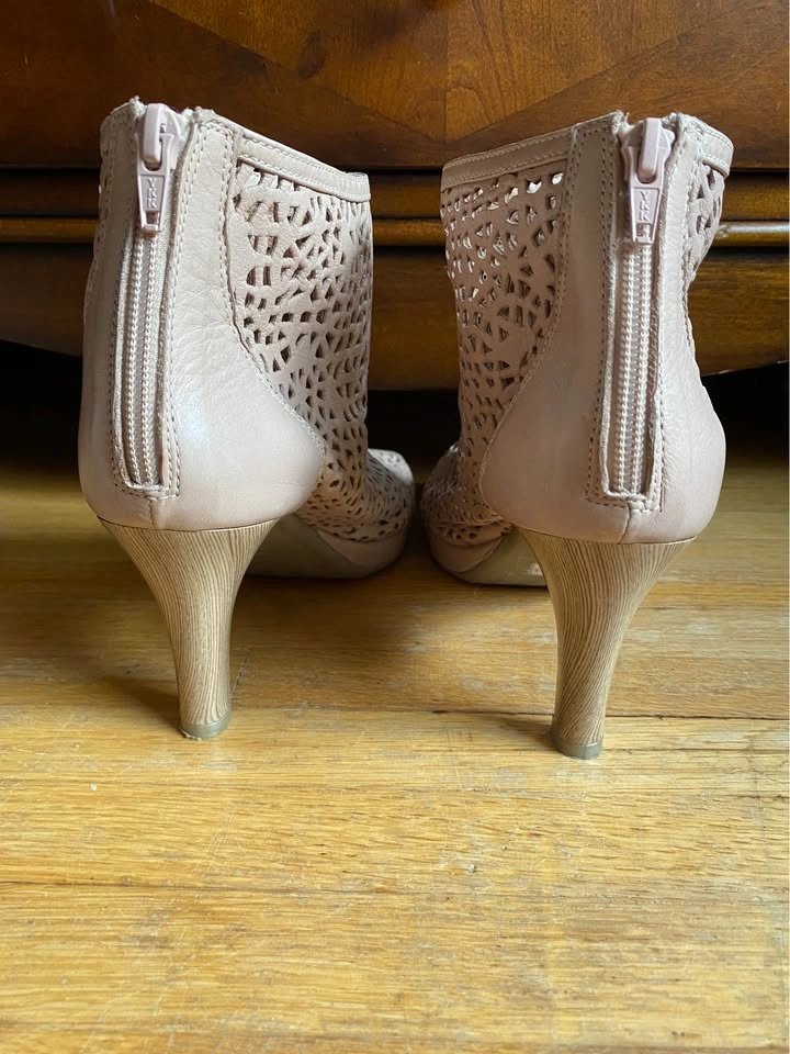 Ladies summer Light tan leather open toe booties size 9.5 - photo 4