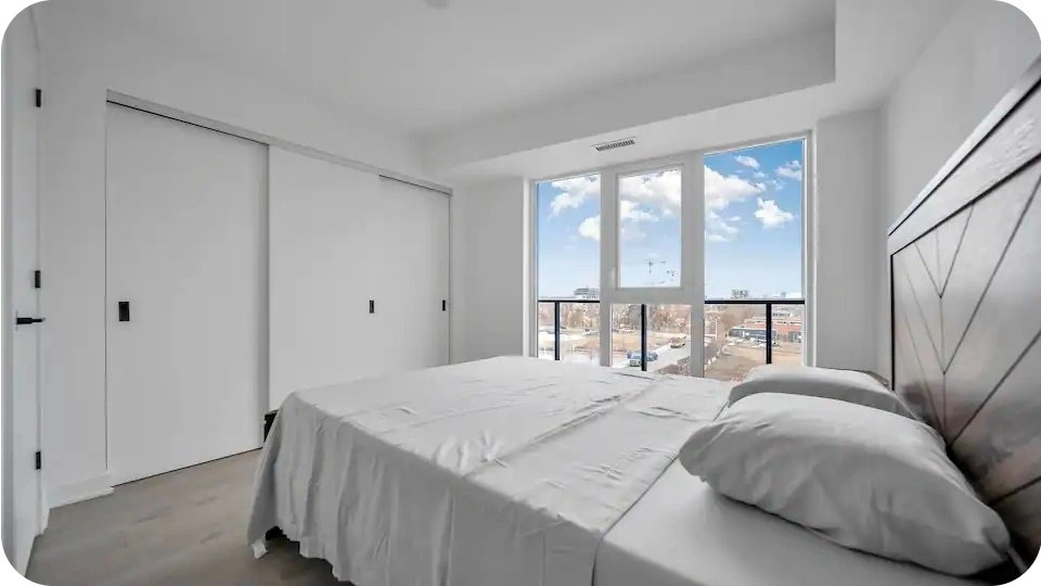 Queen Bedroom Set – Bed Frame, Mattress & Nightstand - photo 2