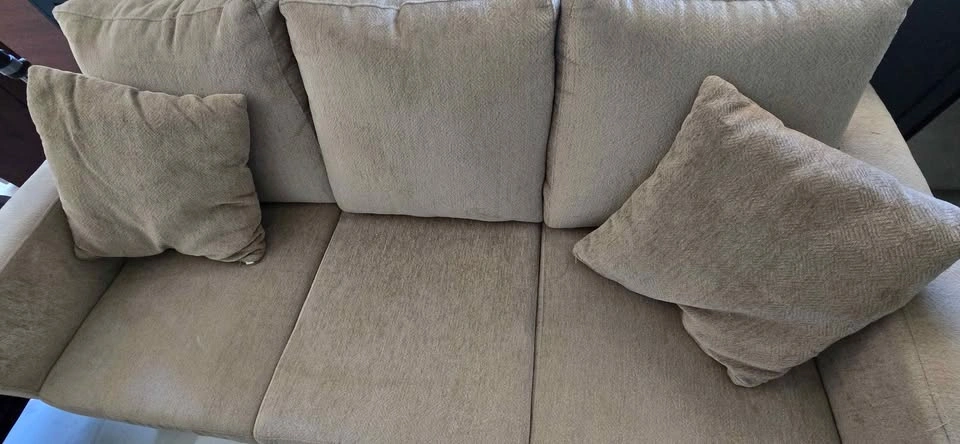 Beige Couch 3 seater - photo 2