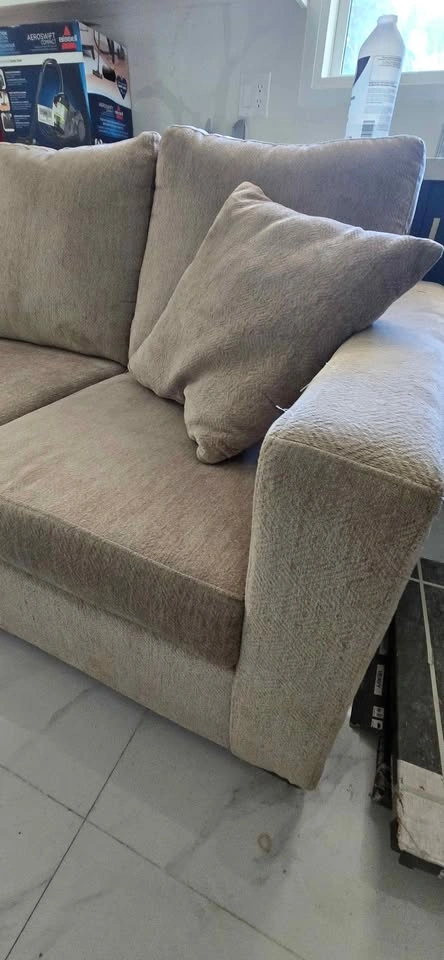 Beige Couch 3 seater - photo 4