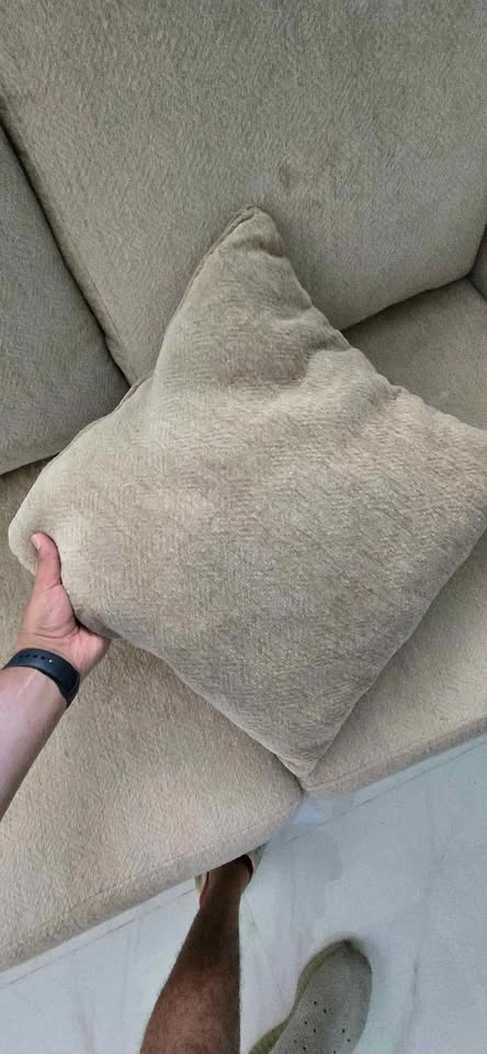 Beige Couch 3 seater - photo 5