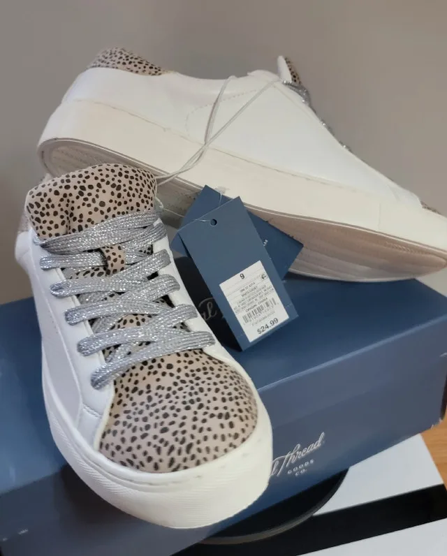 Universal Thread Women's Cadey Sneakers, Memory Foam. New image indicator(4)