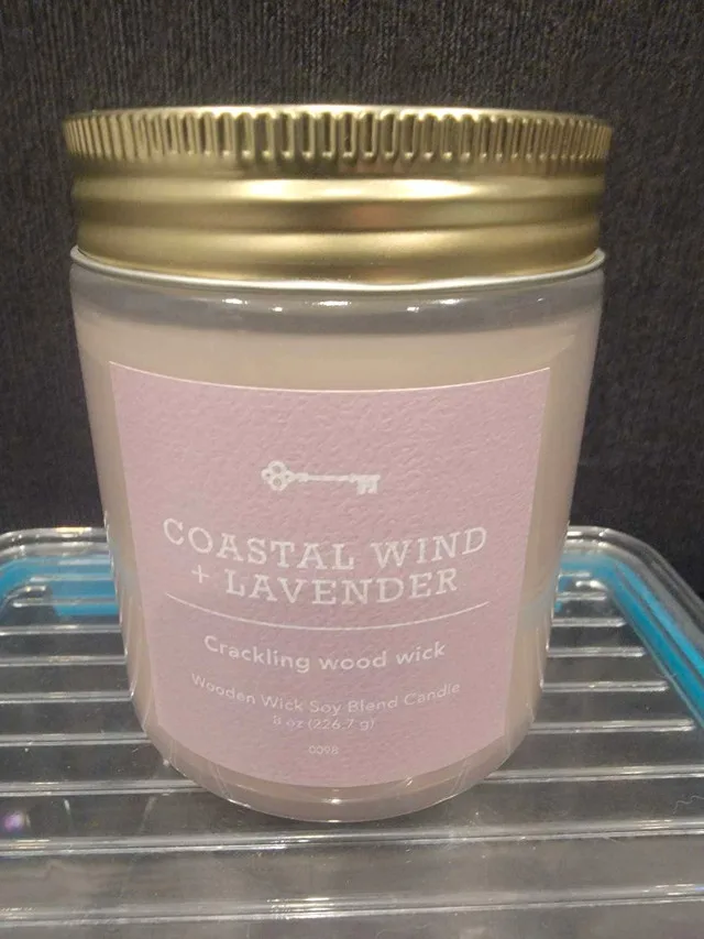 Crackling wood wick candles. Brand new image indicator(3)