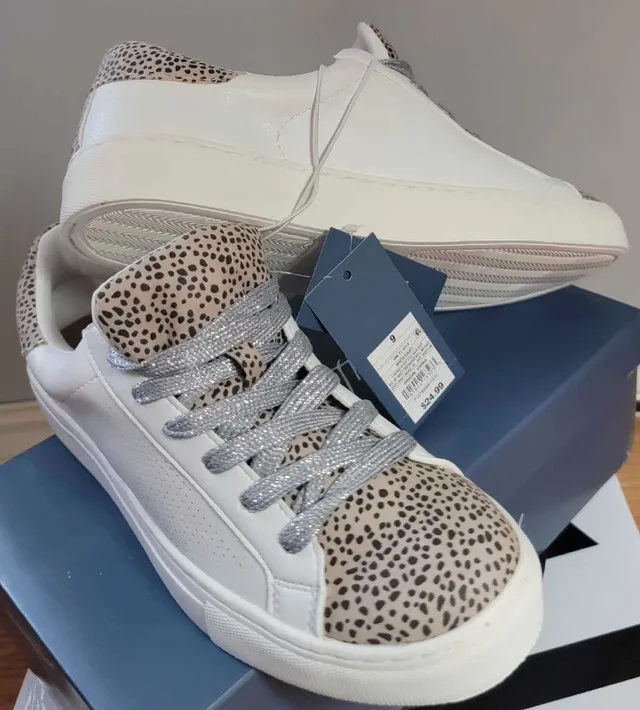 Ladies size 9 sneakers thumbnail