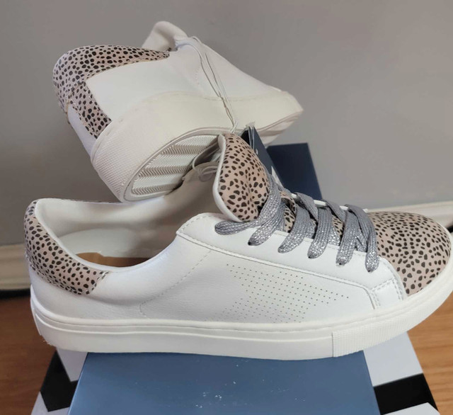 Ladies size 9 sneakers - photo 2