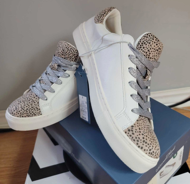 Ladies size 9 sneakers - photo 3
