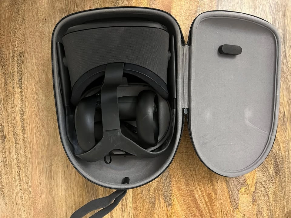 Oculus Quest 1 - photo 2