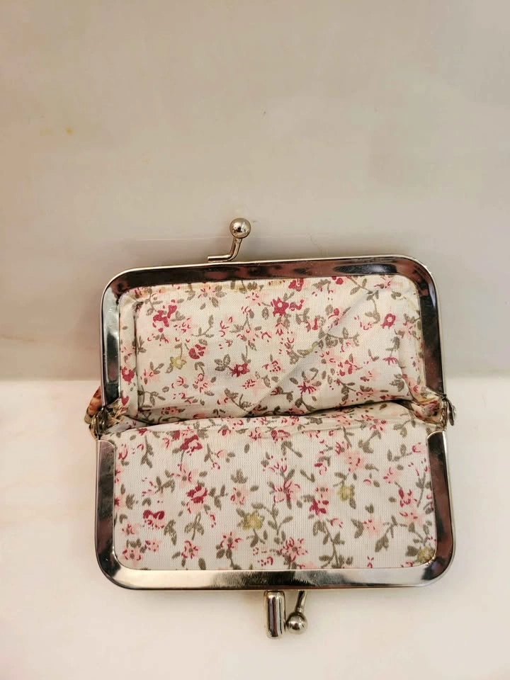 Vintage Anna Sui coin purse with two sections - photo 3