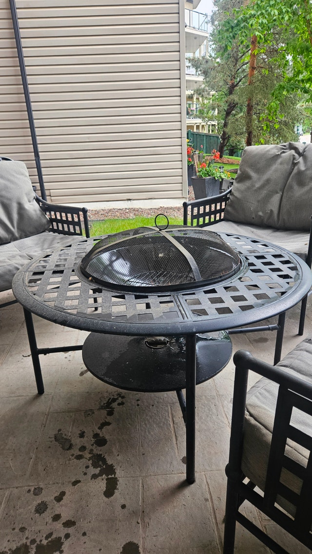 Modern Patio Furniture Set with Fire Pit Table & 4 Chairs - photo 2