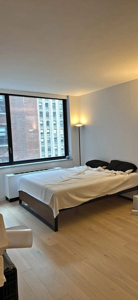 Queen size bedframe