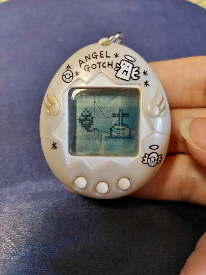 ⚽️ Vintage 1997 Tamagotchi - Pearl White Angelgotchi