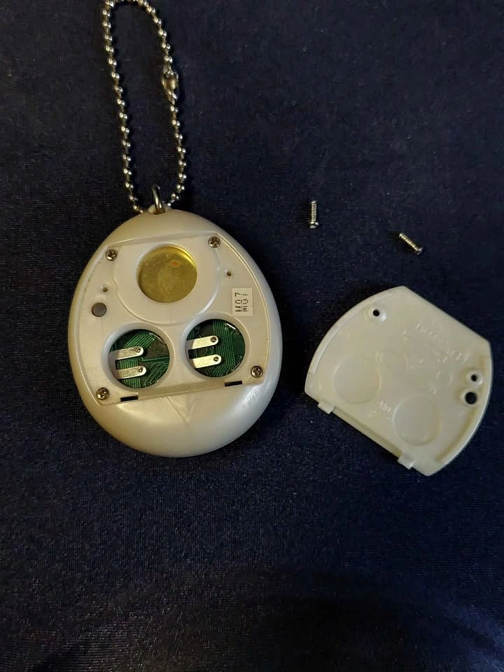 ⚽️ Vintage 1997 Tamagotchi - Pearl White Angelgotchi - photo 3