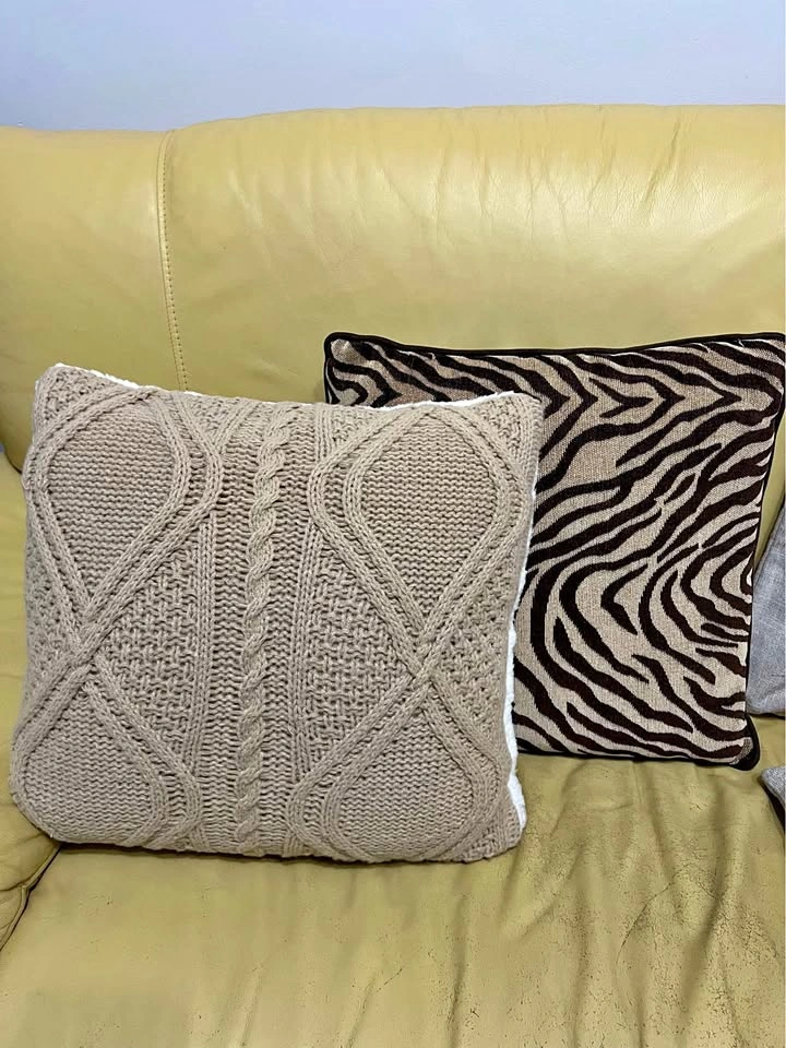 ⚽ 2pc. Throw pillows