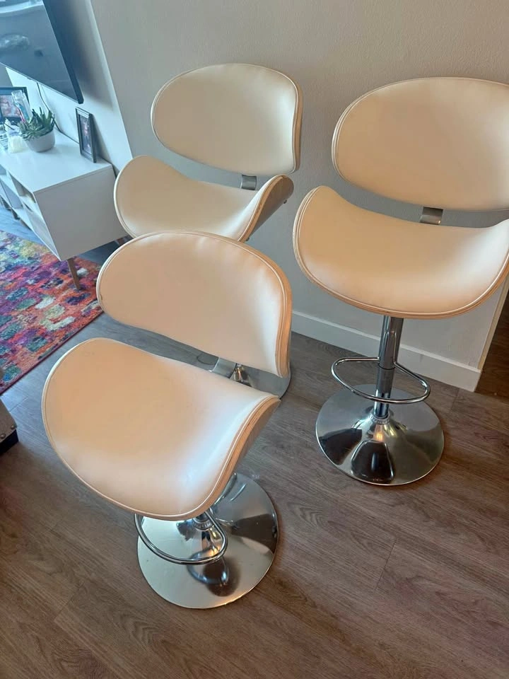 3 Barstools