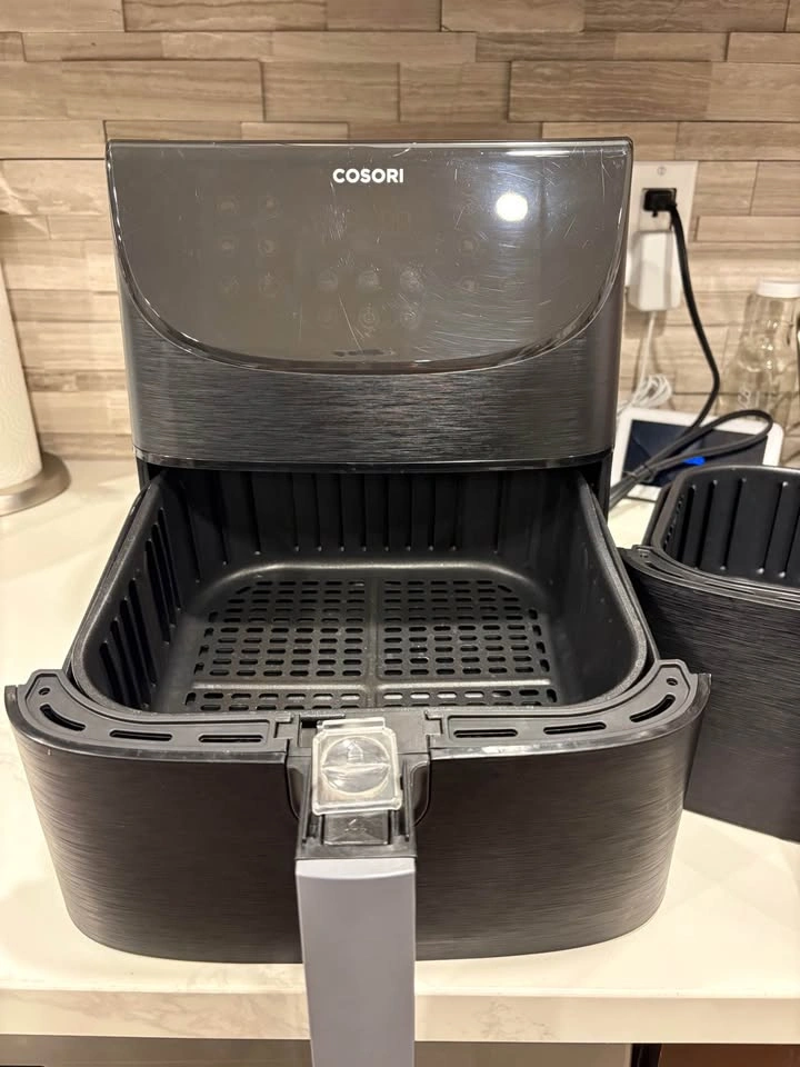 Cosori Air Fryer - 8.5 QT - Model CP168-AF with extra basket - photo 2