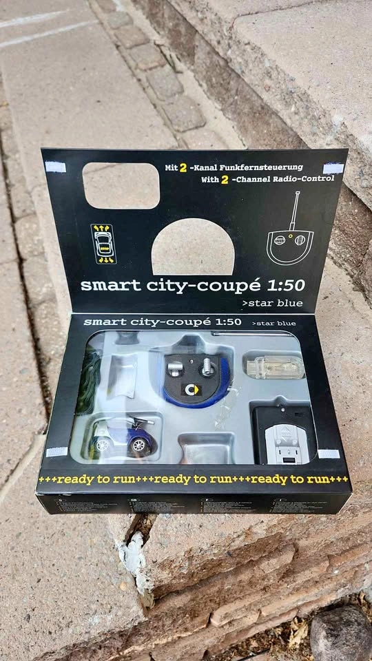 Smart City-Coupé 1:50 Remote Control Car Star Blue
