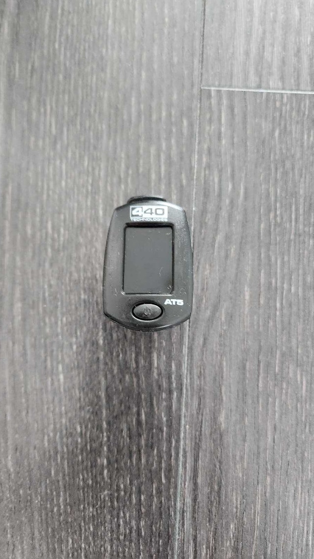 440 Technologies AT5 Guitar Tuner – Like New Condition