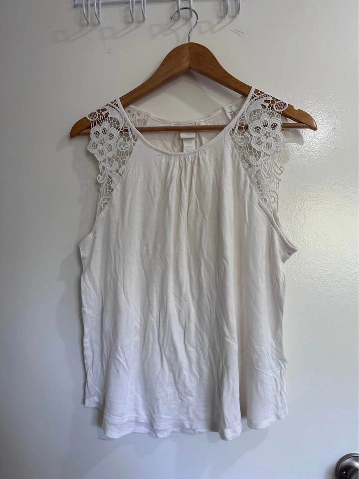 M | H&M White Sleeveless Top with Lace Shoulders - photo 2