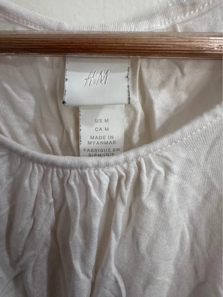 M | H&M White Sleeveless Top with Lace Shoulders - photo 3