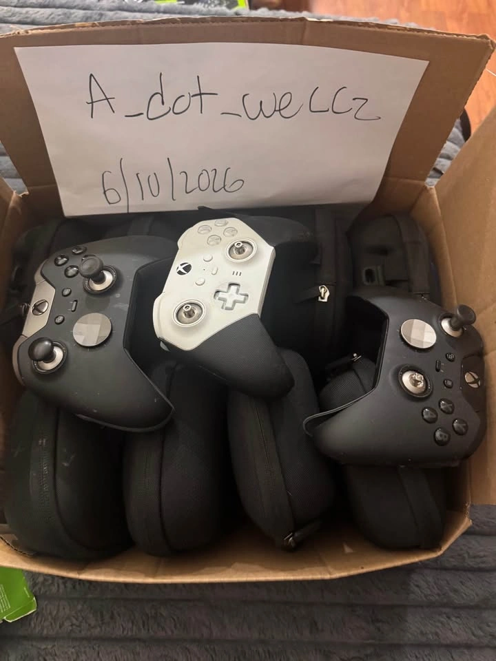 Xbox Elite Series 2 controllers lot - photo 2