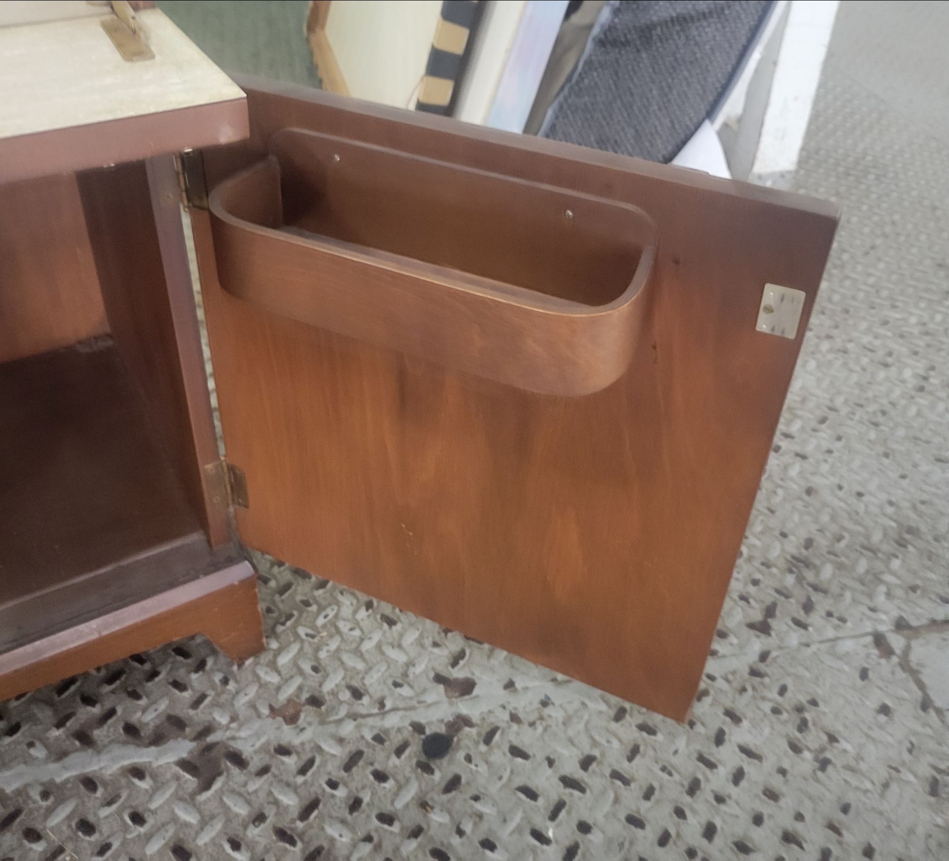Vintage Fold-Down Bar Cabinet / Cocktail Station - photo 3