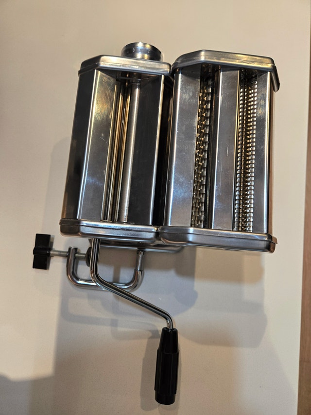 Moving sale-Manual Pasta Maker - Excellent Condition