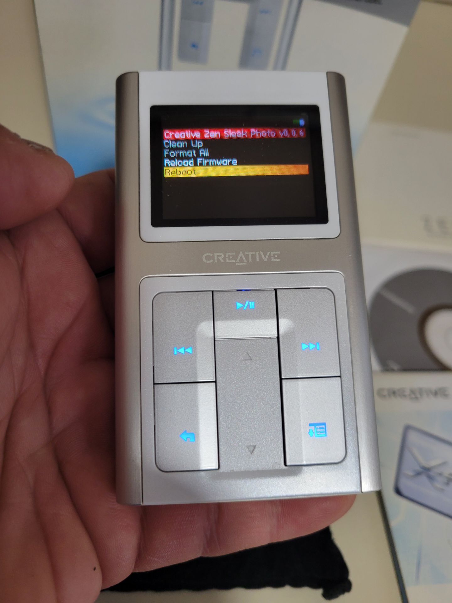 Creative Zen Sleek Photo 20GB MP3 Player DAP-HD0019 - photo 2