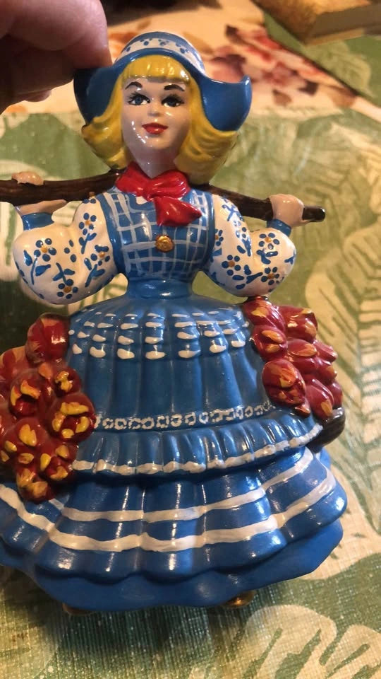 Ceramic Dutch Doll ⚽️ - photo 2
