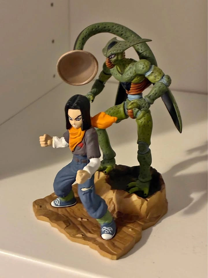⚽️ Dragonball - Cell First Form vs Android 17 Gashapon Scene