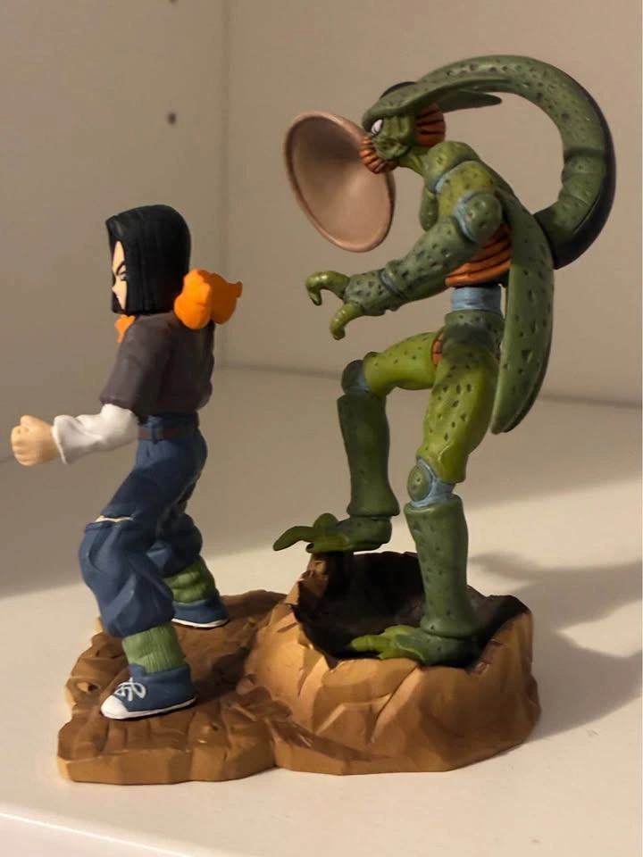 ⚽️ Dragonball - Cell First Form vs Android 17 Gashapon Scene - photo 3