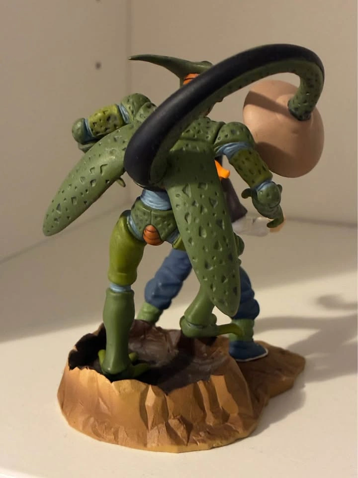 ⚽️ Dragonball - Cell First Form vs Android 17 Gashapon Scene - photo 4