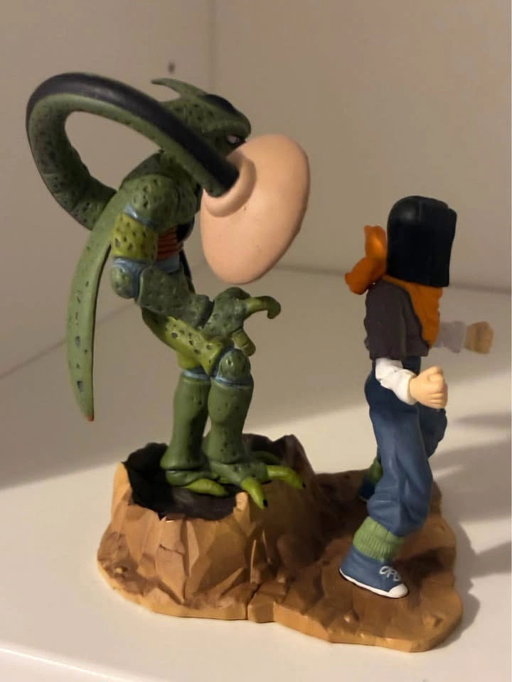 ⚽️ Dragonball - Cell First Form vs Android 17 Gashapon Scene - photo 5