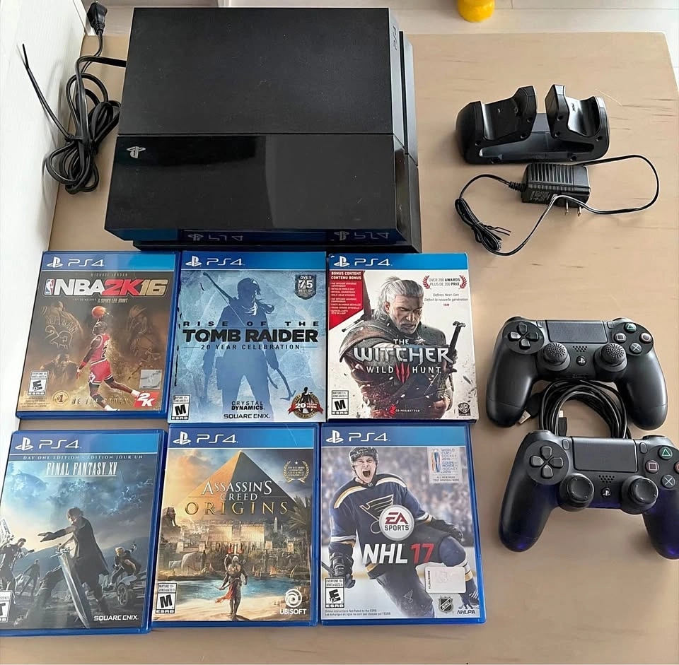 PlayStation 4 Console Bundle - 2 Controllers, Charging Dock & 6