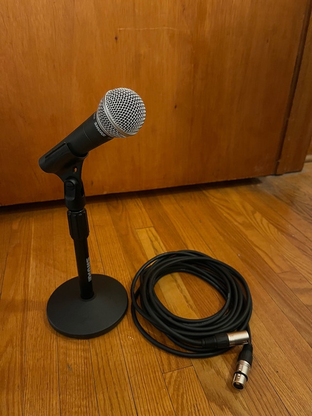 SM58 mic, stand, and cable