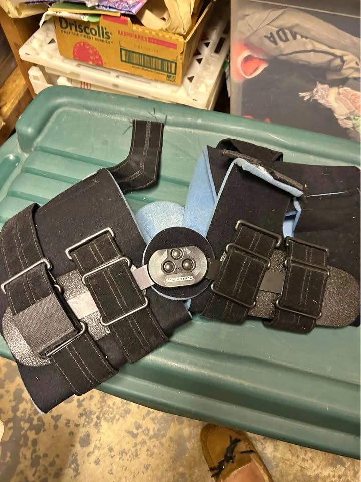 Competitor Hinged Knee Brace