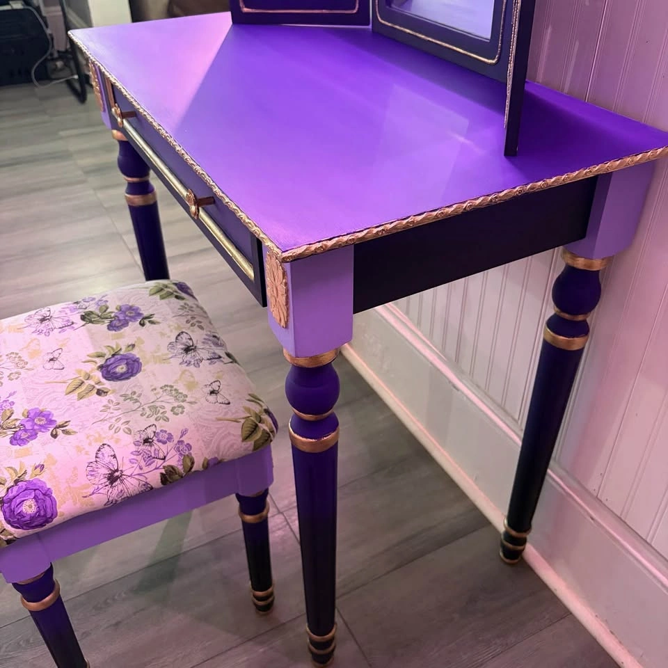 Vanity Table w/Mirror & Ottoman - photo 4
