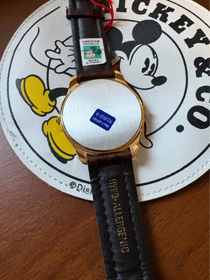 Vintage Lorus Mickey & Minnie Mouse Watch - photo 2