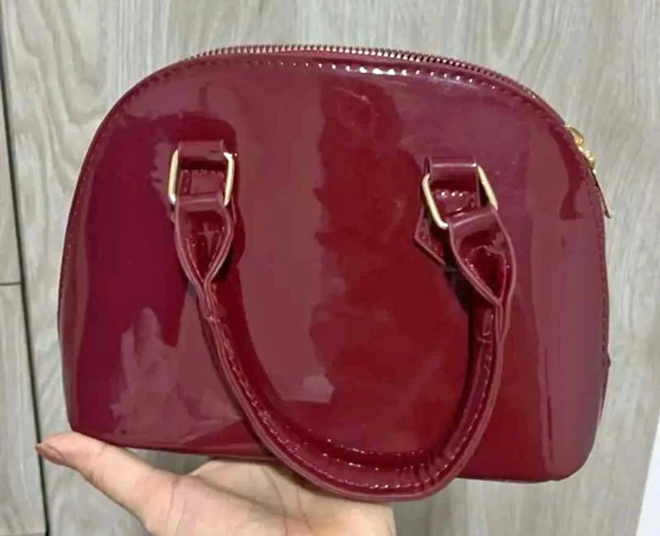 Trendy Shell-Shaped Shoulder Bag - Burgundy