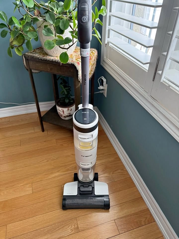 Tineco iFLOOR 3 Wet/Dry Vacuum + Extra Roller & Filters