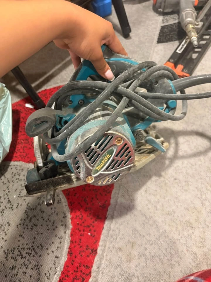 Makita Magnesium Circular Saw - photo 3